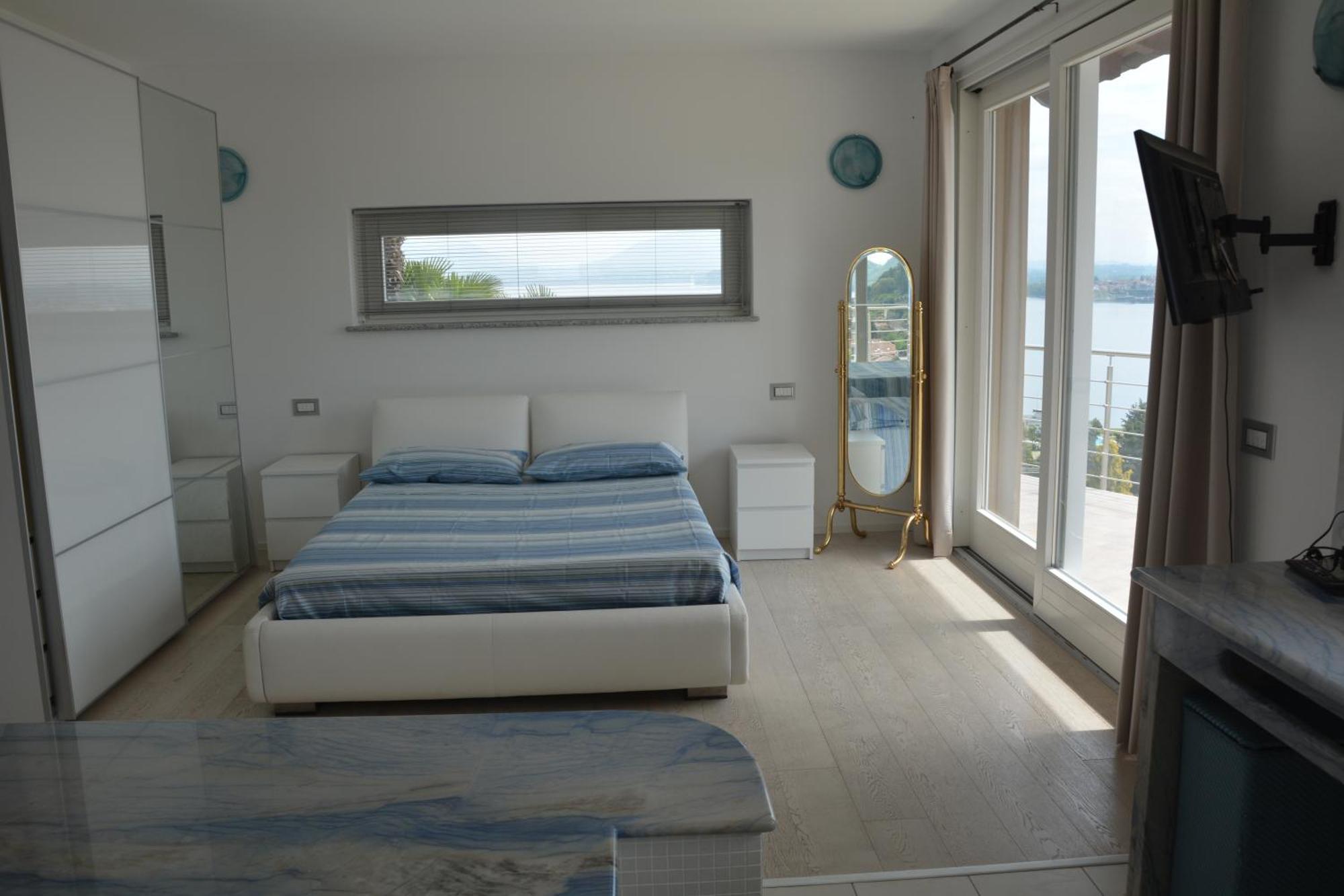 Il Girasole Apartment Meina Room photo